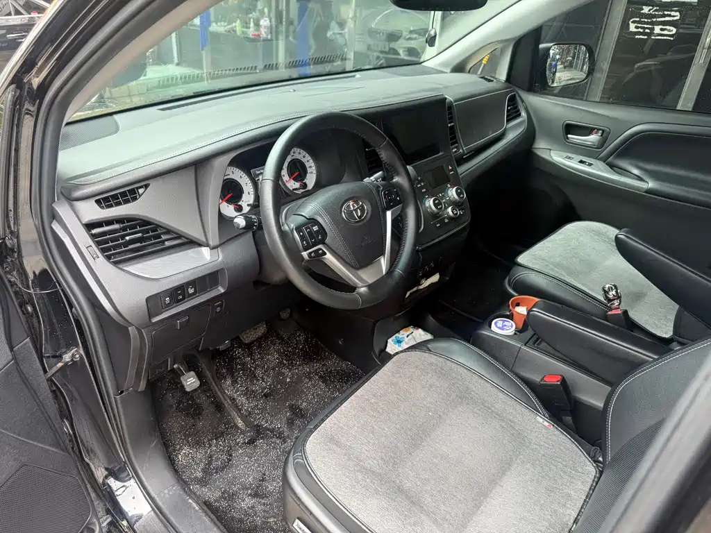 Toyota Sienna 2016