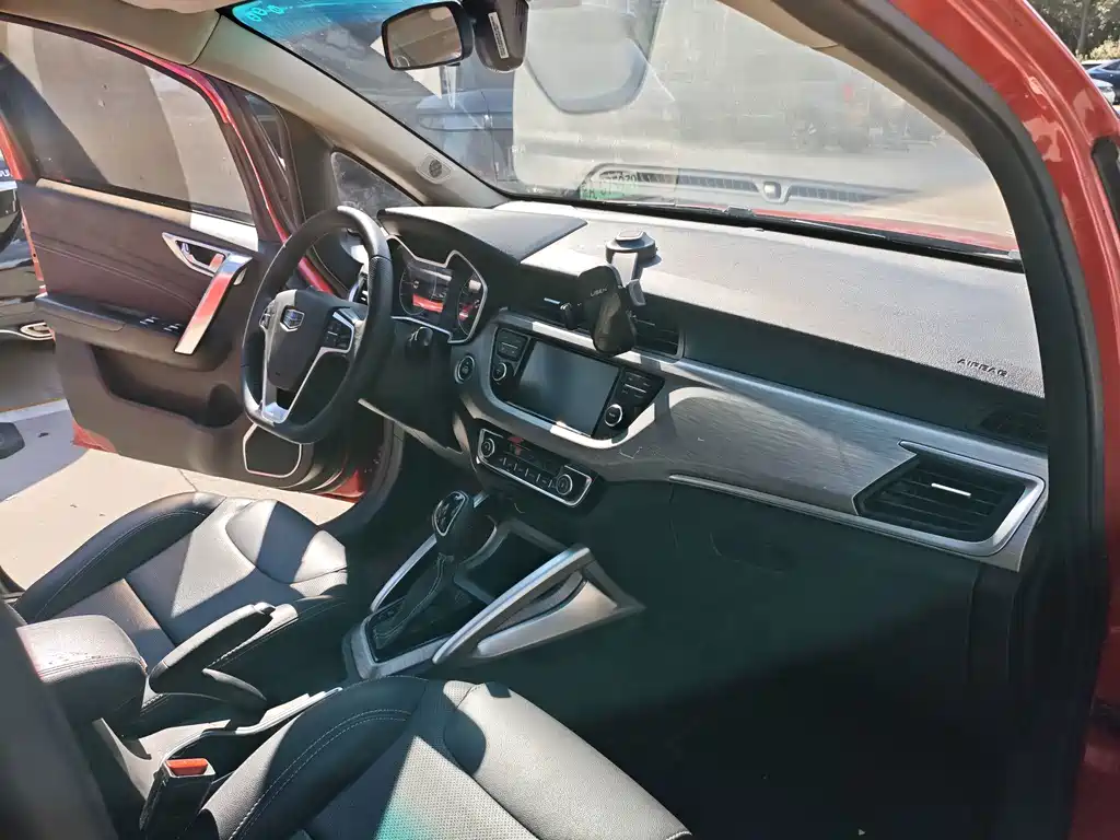 Geely Vision X3 2018 — фото 12