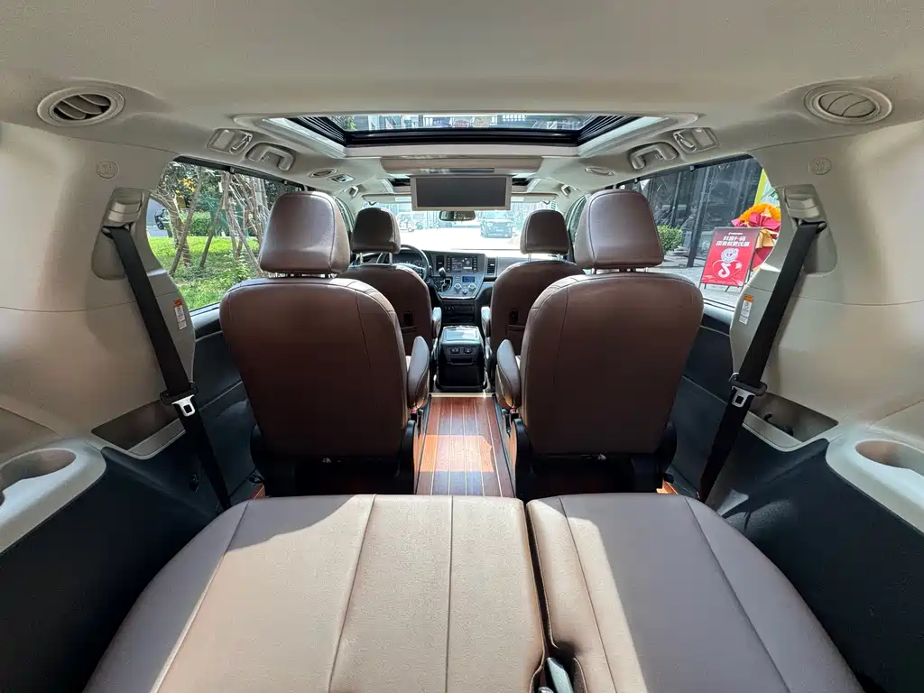 Toyota Sienna 2019 — фото 13