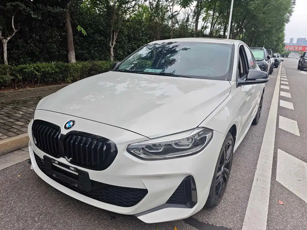BMW 1 Series 2023 — фото 1