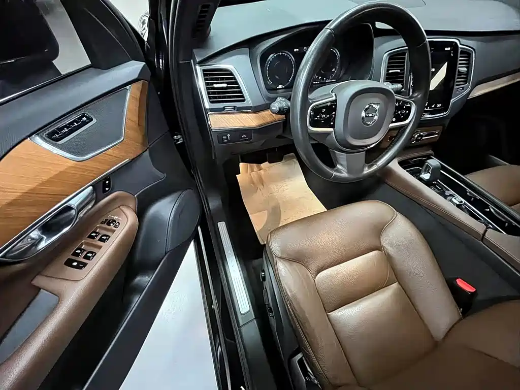 Volvo XC90 2022 — фото 10