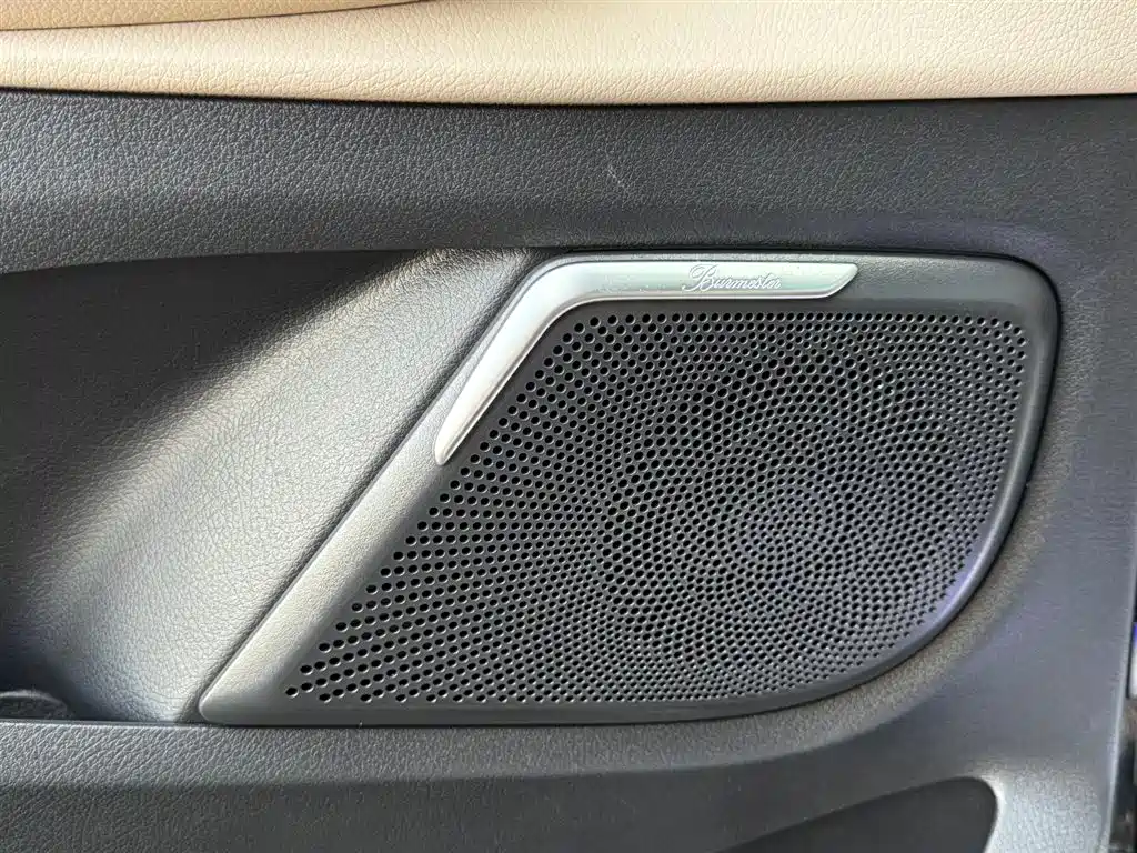 Mercedes-Benz V-Class 2023 — фото 15