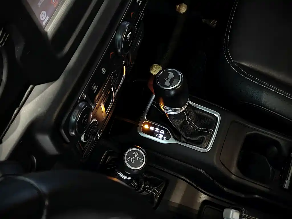Jeep Wrangler 2021 — фото 14