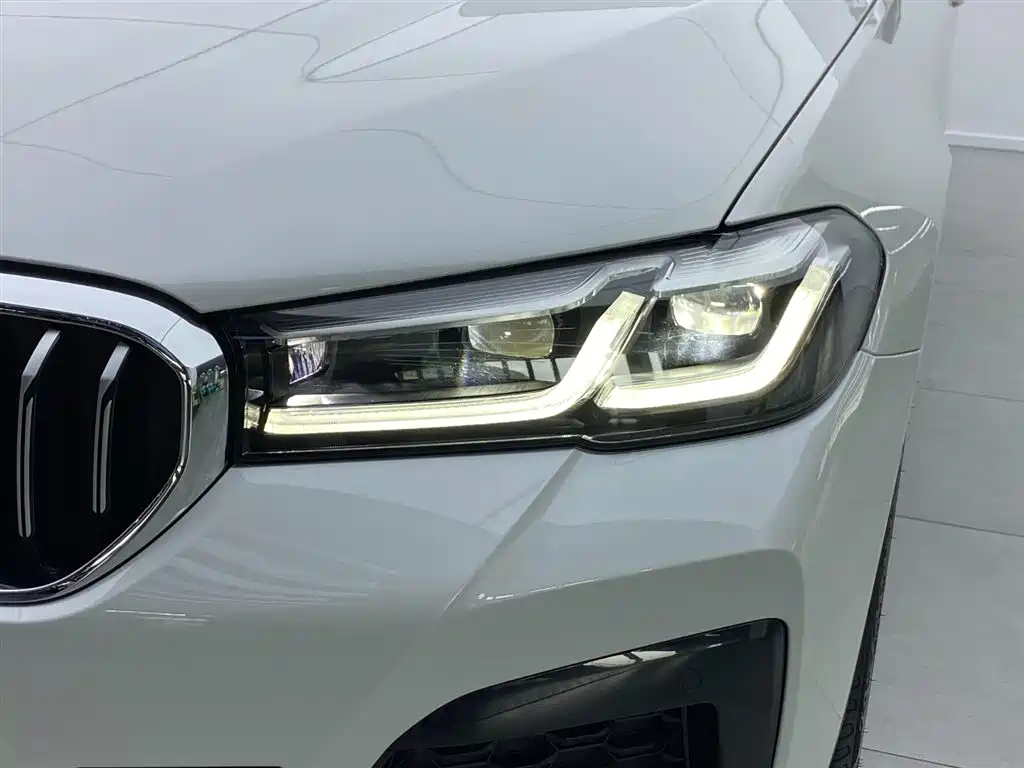 BMW 5 Series 2023 — фото 31