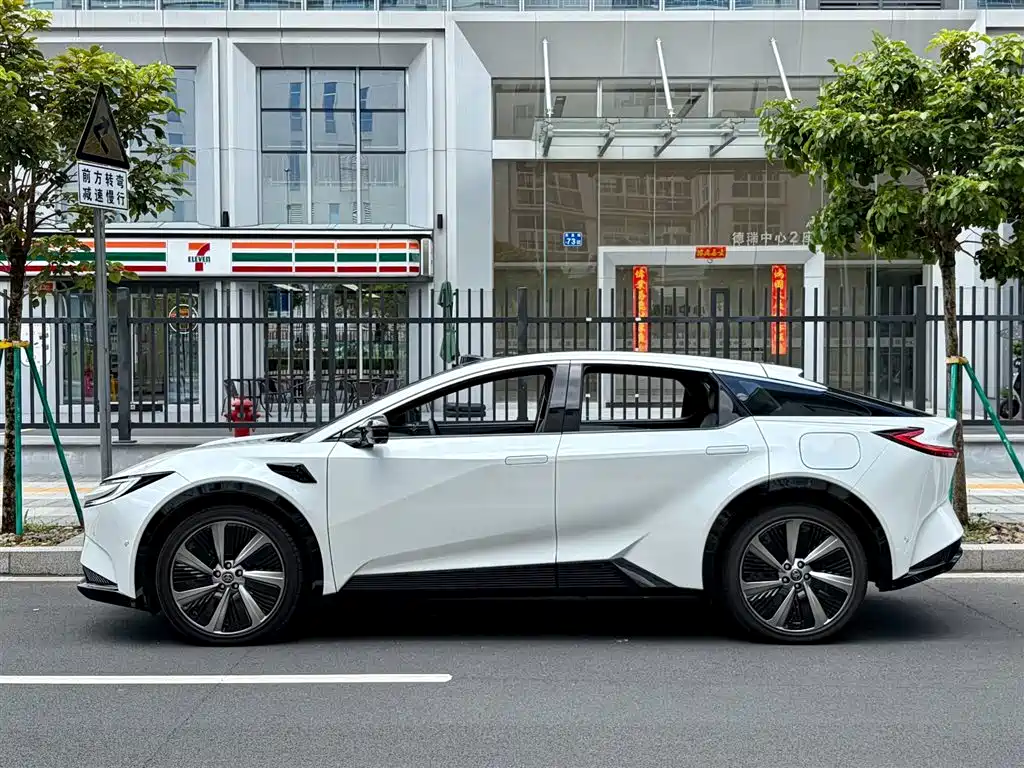 Toyota bZ5 2026
