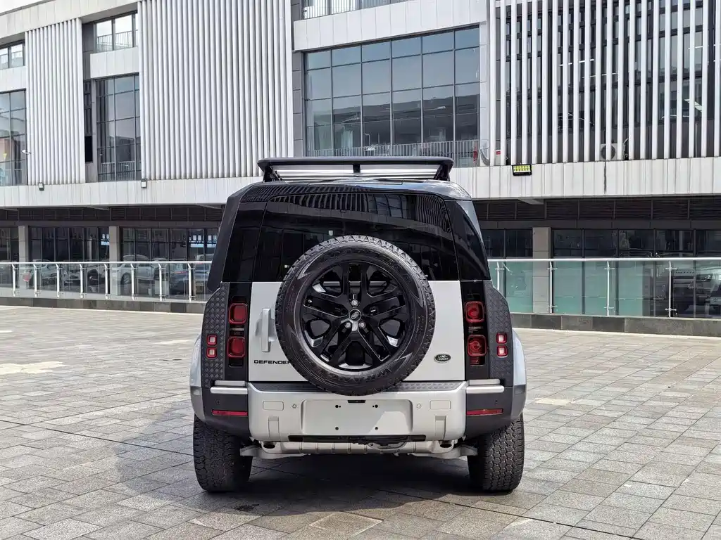 Land Rover Defender 2020 — фото 17