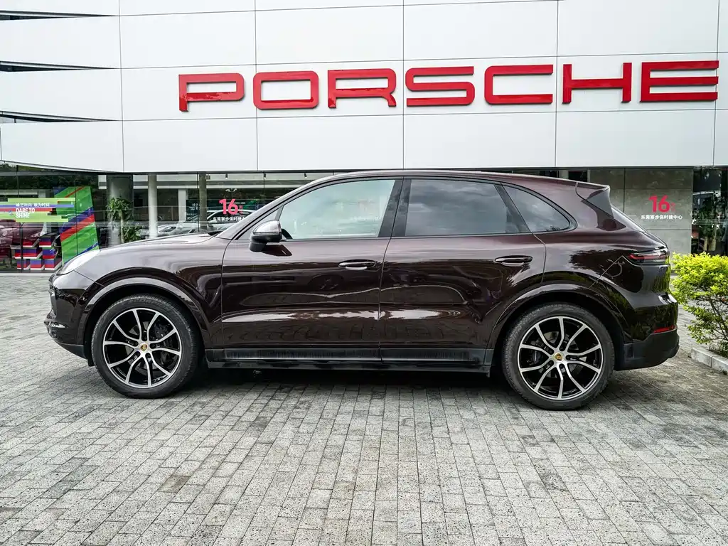 Porsche Cayenne 2023 — фото 15
