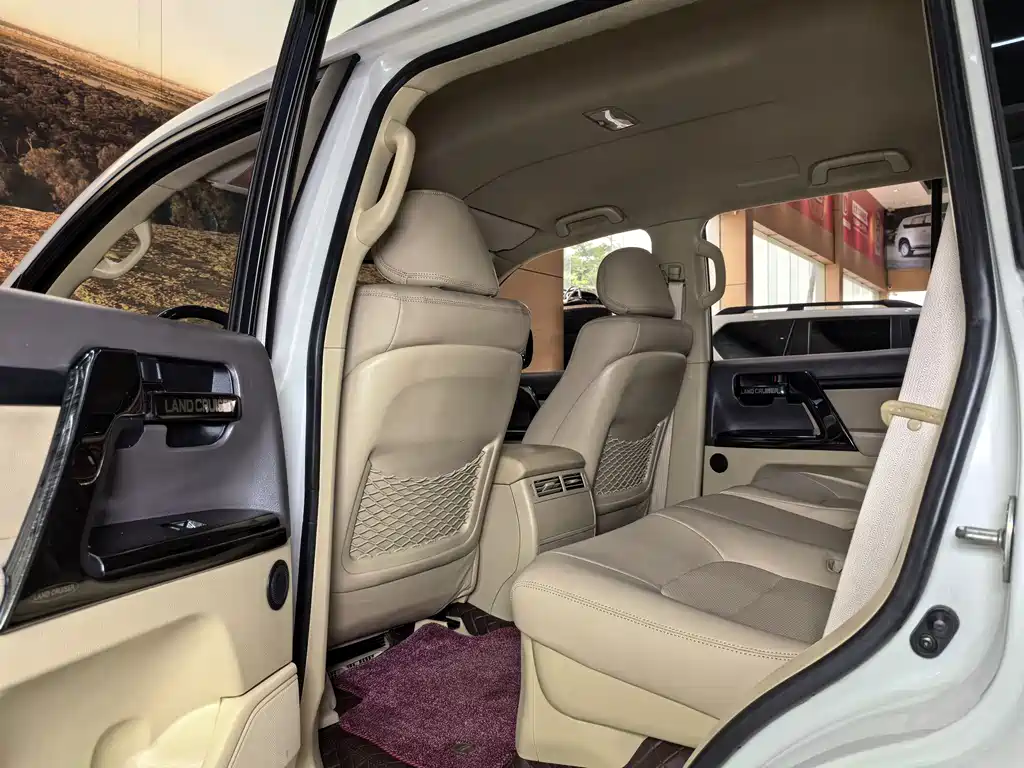 Toyota Land Cruiser 2017 — фото 12