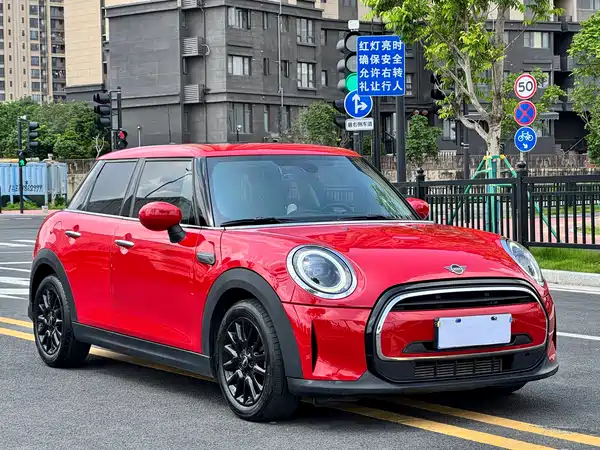 MINI MINI 2023