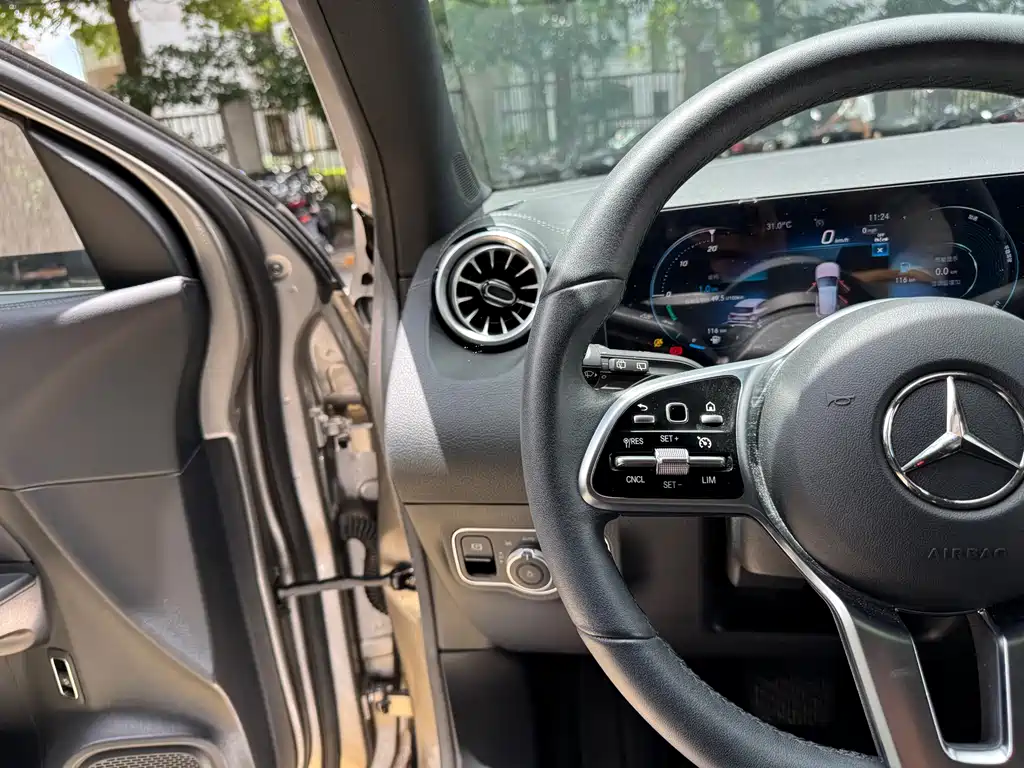Mercedes-Benz GLA 2023 — фото 11
