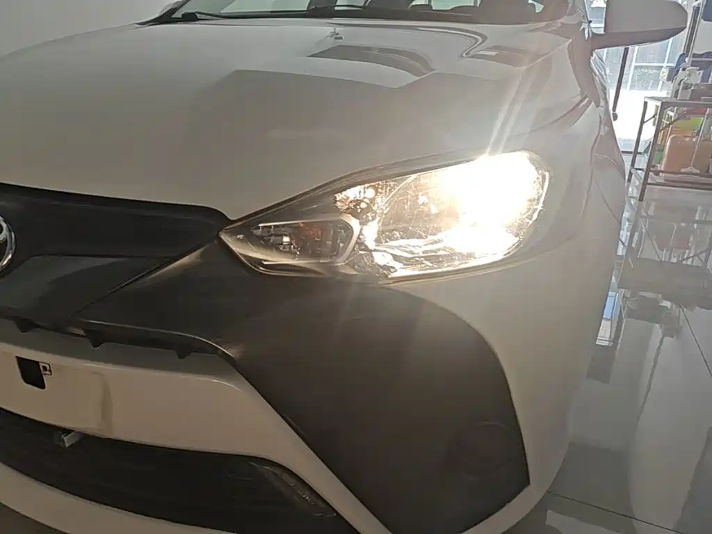 Toyota Yaris L 2017 — фото 24