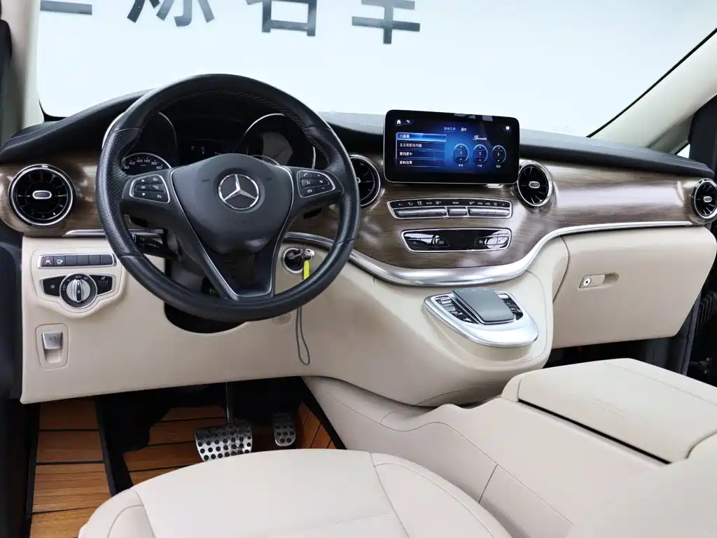 Mercedes-Benz V-Class 2021 — фото 10