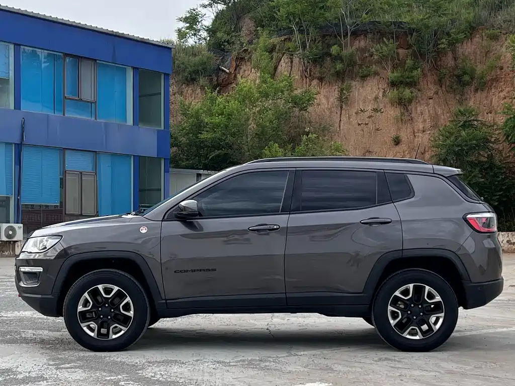 Jeep Compass 2018 — фото 7