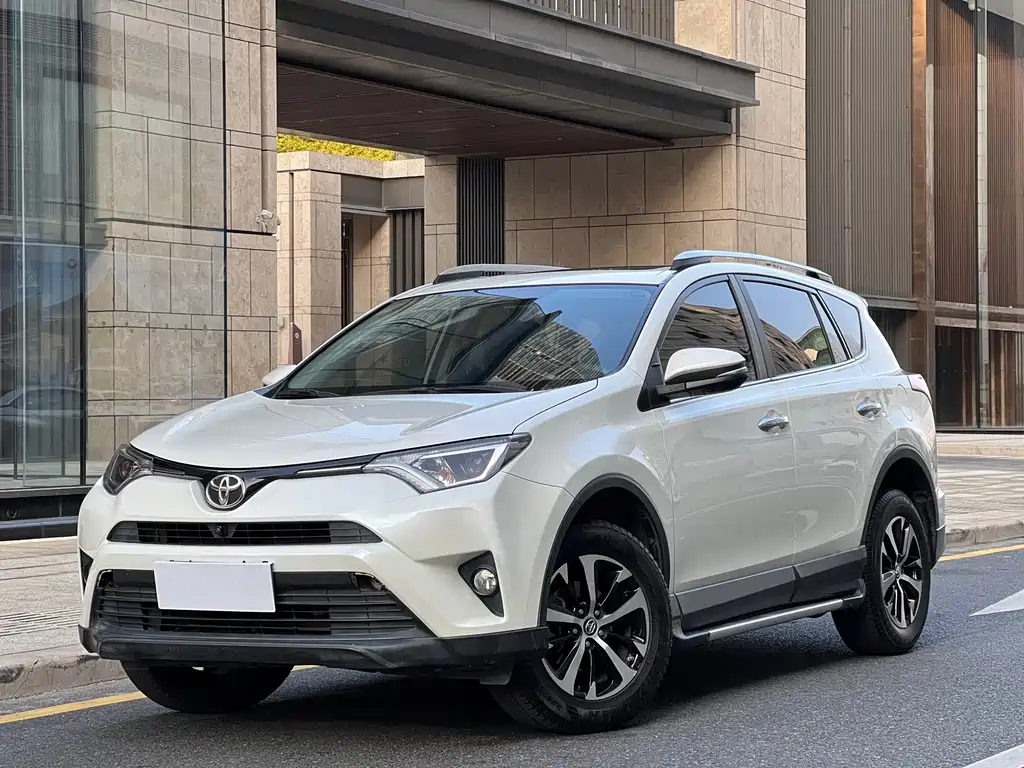 Toyota RAV4 2018 — фото 1