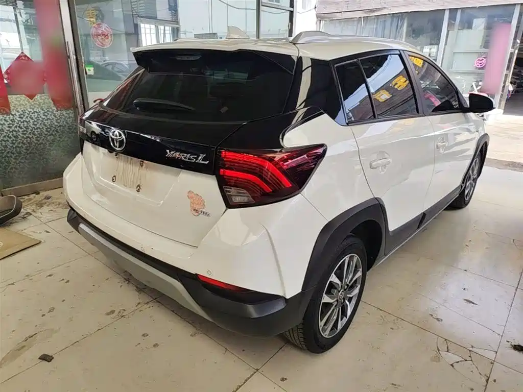 Toyota Yaris L 2020 — фото 7