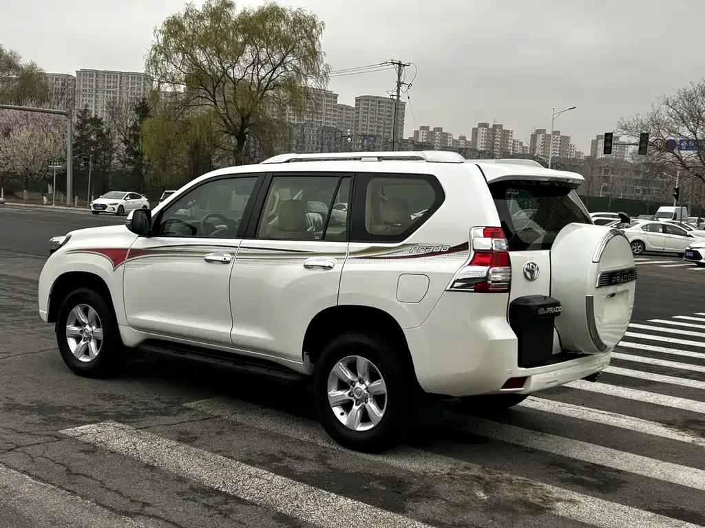 Toyota Prado 2015 — фото 12