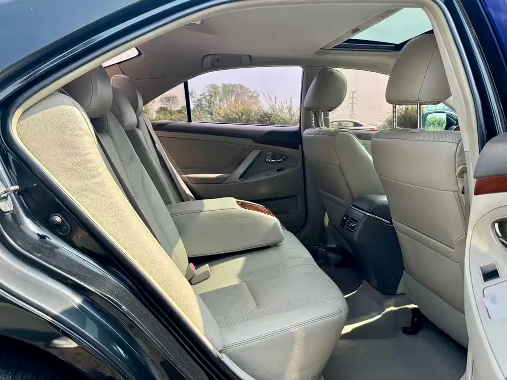 Toyota Camry 2014 — фото 11