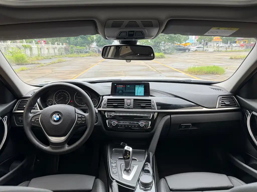 BMW 3 Series 2019 — фото 16