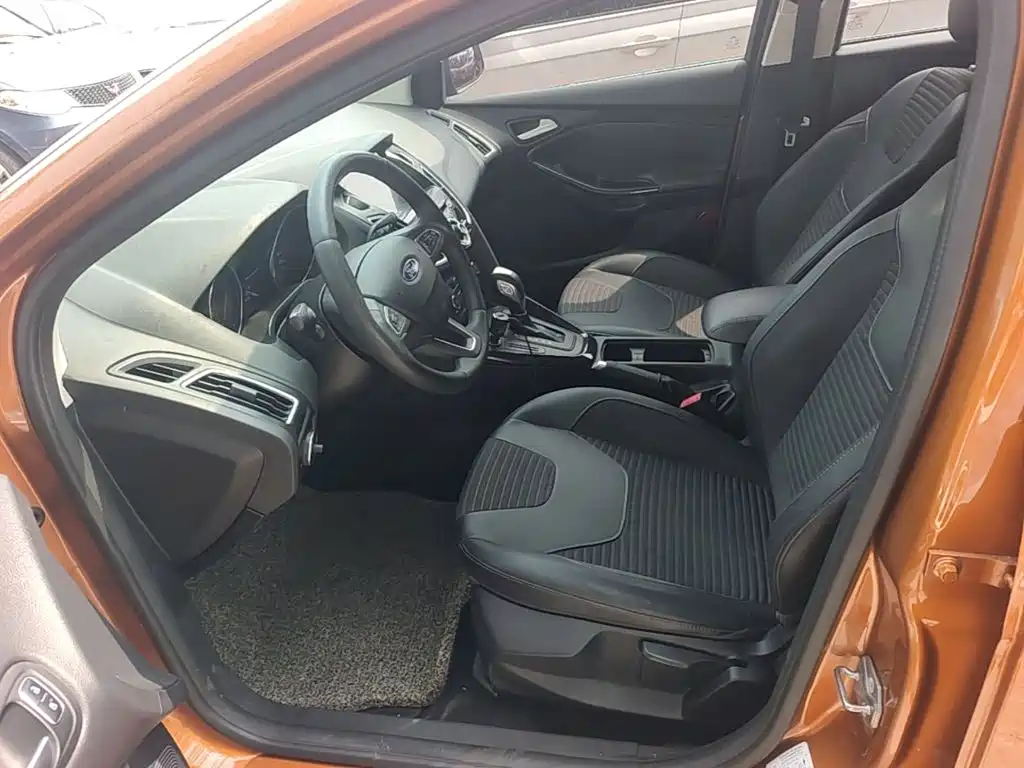 Ford Focus 2015 — фото 15