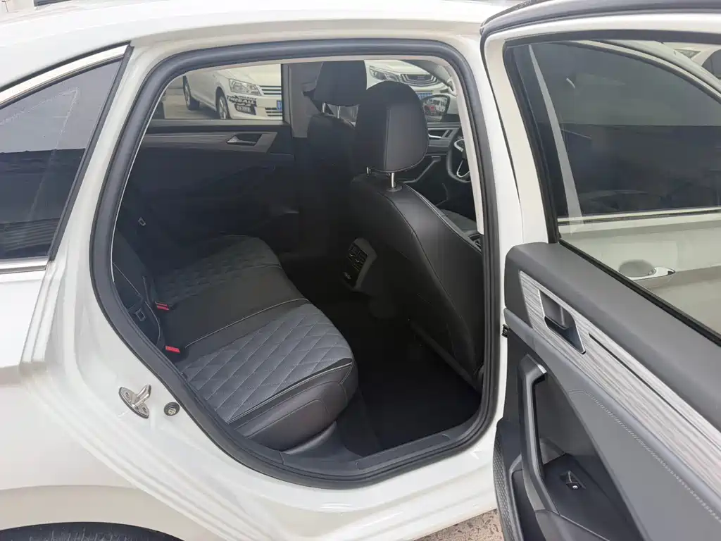 Volkswagen Sagitar 2022