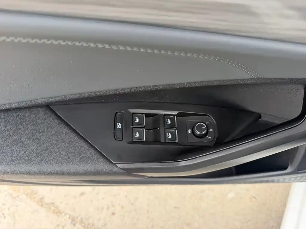 Volkswagen Sagitar 2022