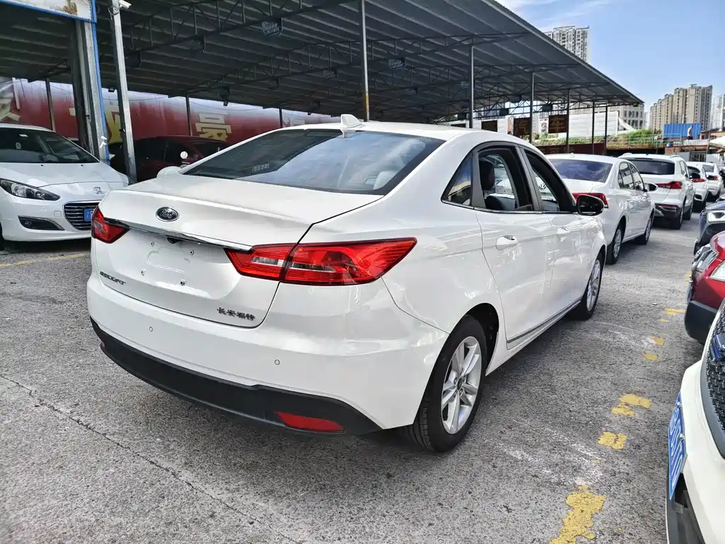 Ford Escort 2019 — фото 10