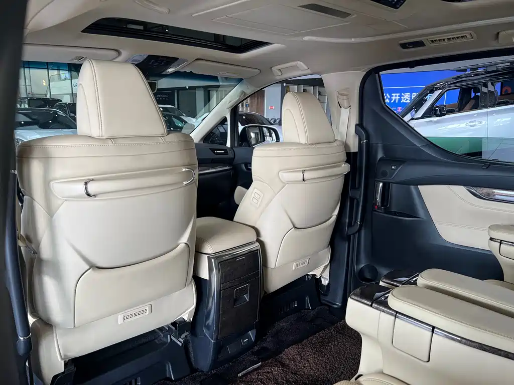 Toyota Alphard 2022 — фото 4