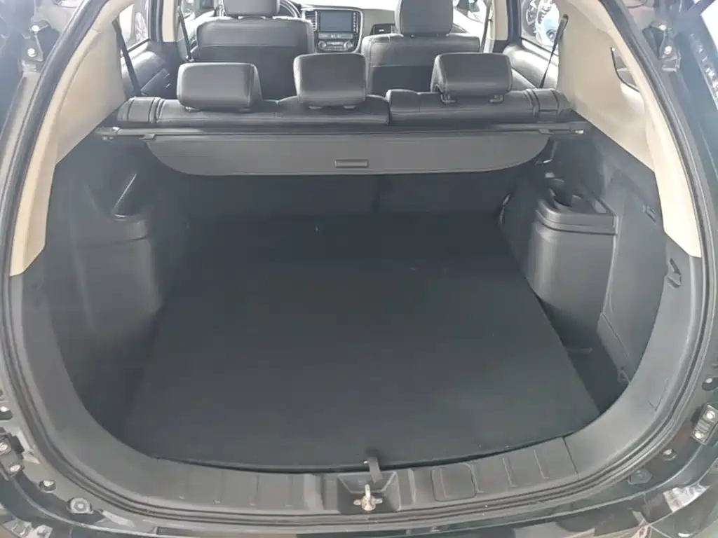 Mitsubishi Outlander 2017 — фото 15