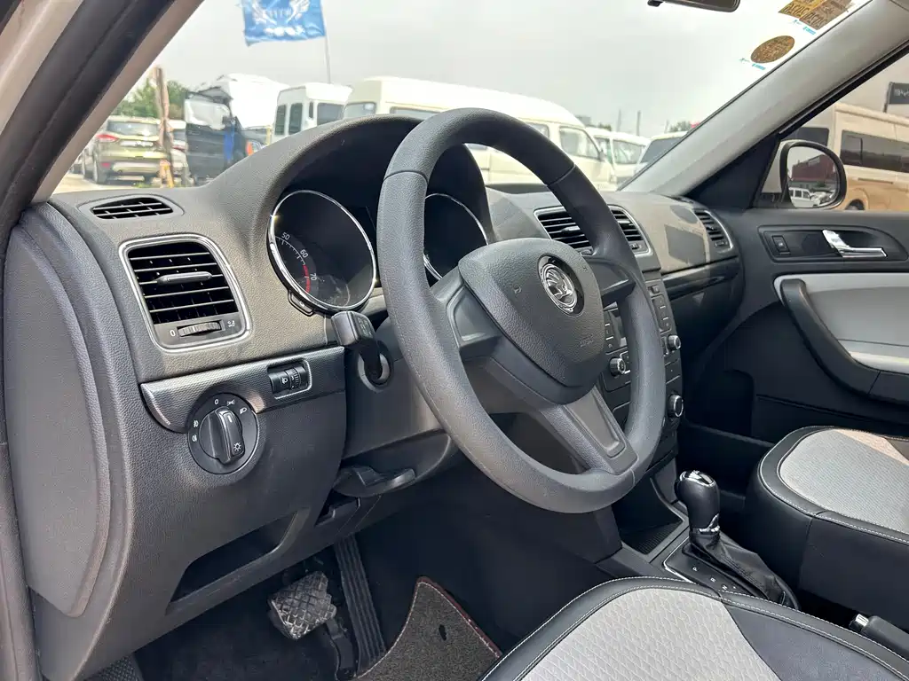 Skoda Yeti 2018 — фото 12