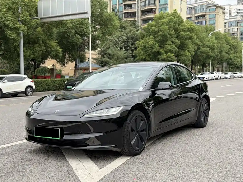 Tesla Model 3 2023 — фото 1