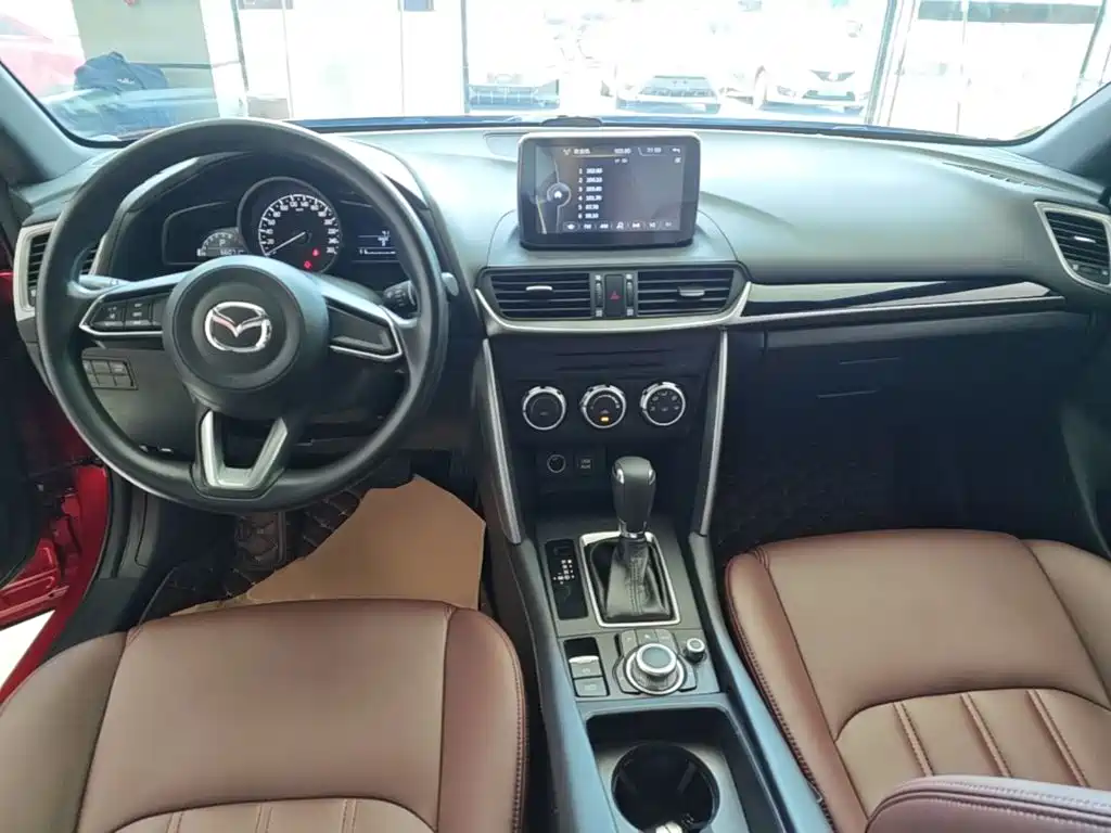 Mazda CX-4 2018 — фото 10