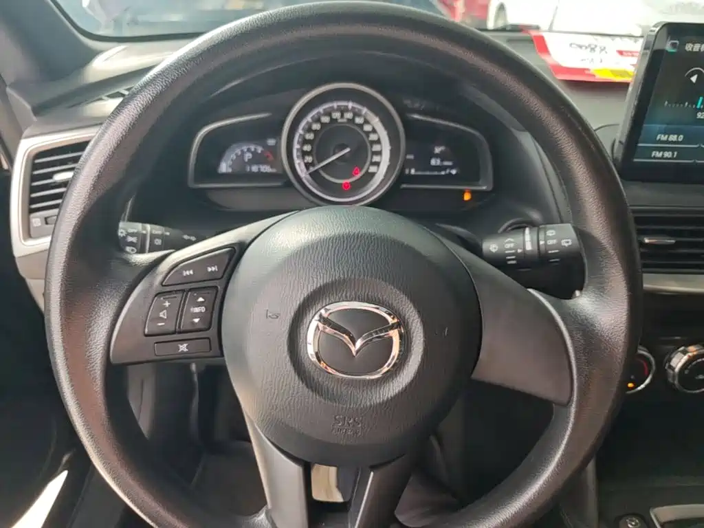 Mazda CX-4 2017 — фото 11