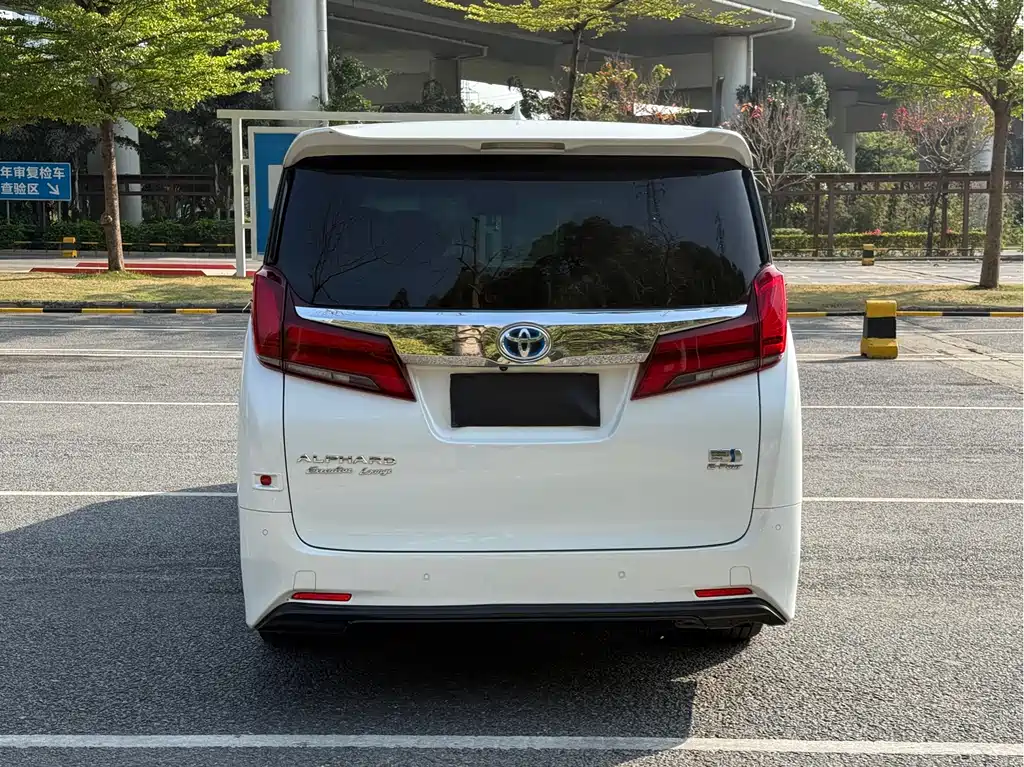 Toyota Alphard 2022 — фото 20