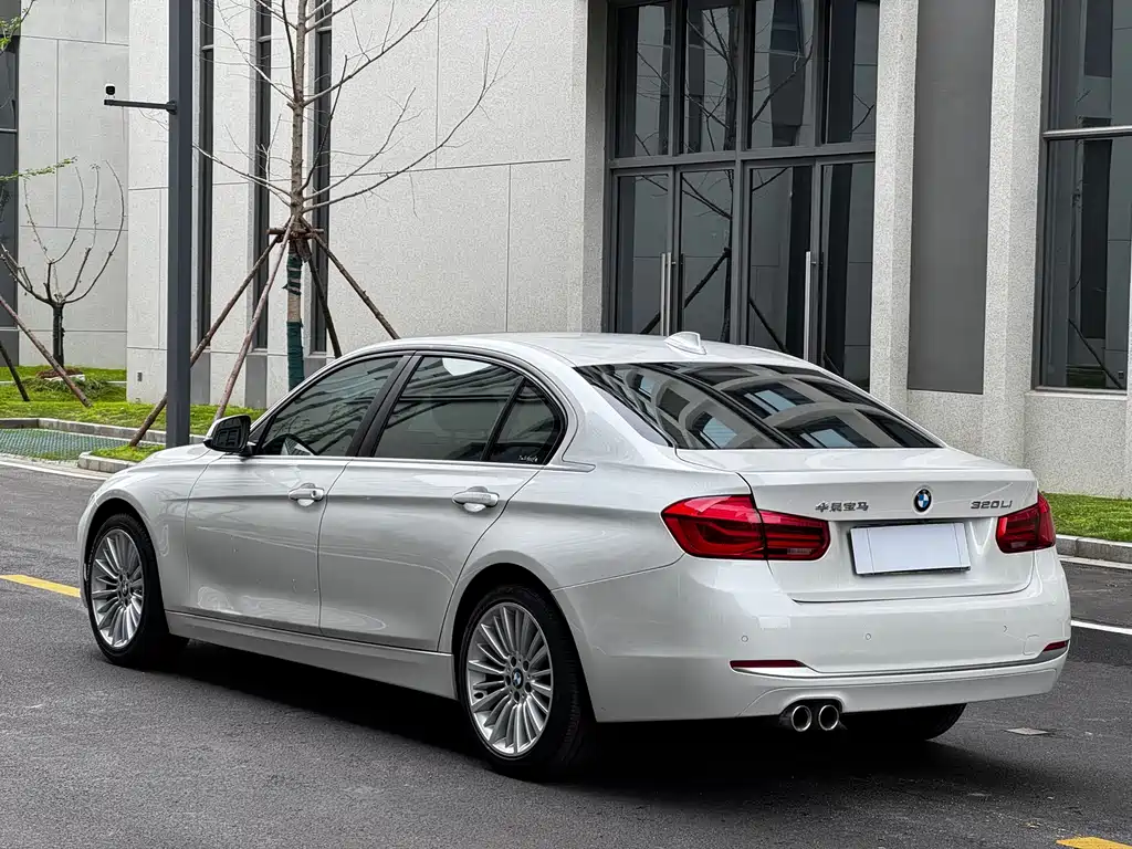 BMW 3 Series 2017 — фото 18