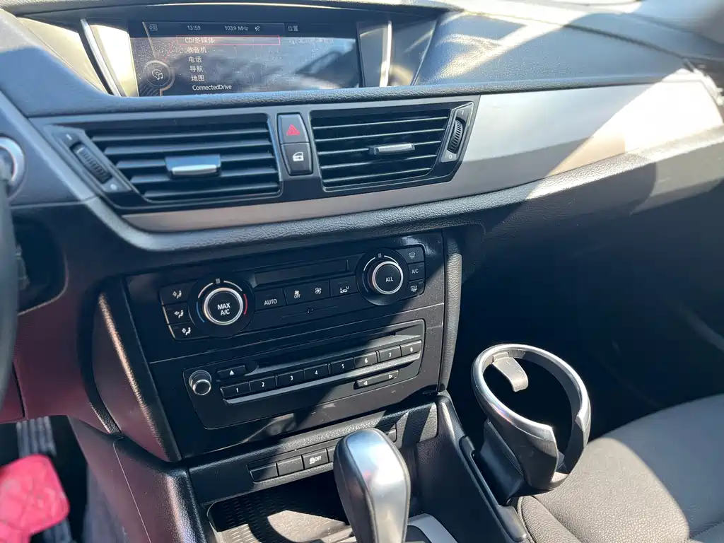 BMW X1 2013 — фото 12