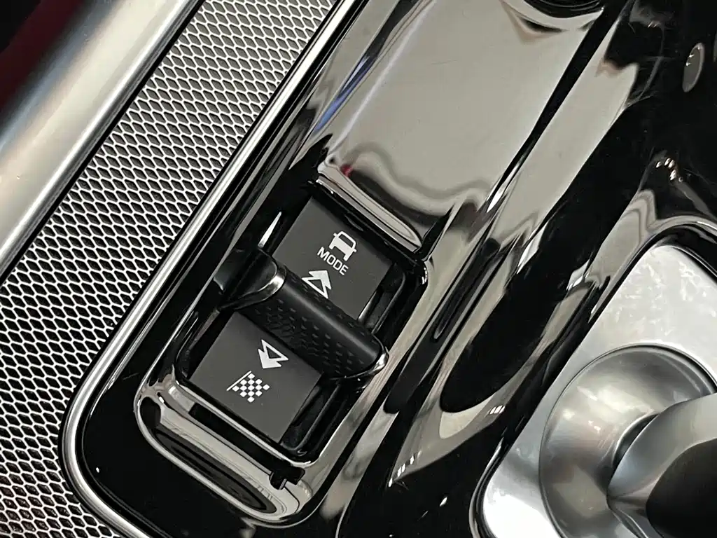Jaguar XEL 2023 — фото 26