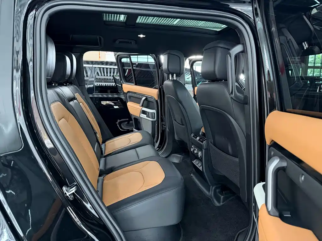 Land Rover Defender 2024 — фото 12