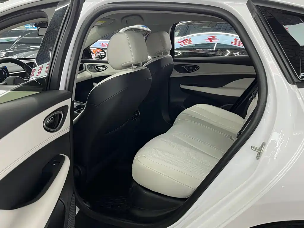 BYD Seal 05 DM-i 2025 — фото 8