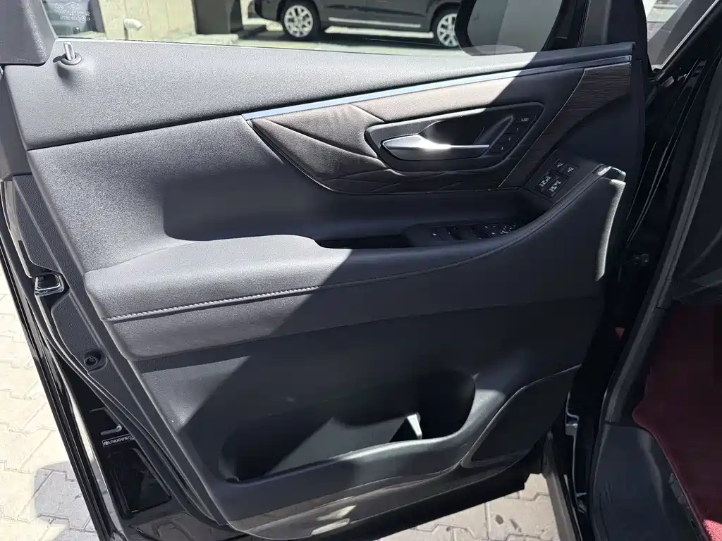 Toyota Vellfire 2024 — фото 11