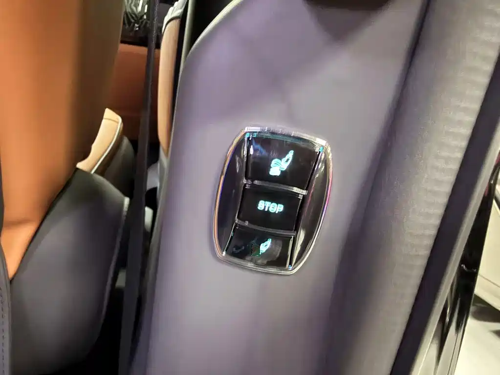 Toyota Alphard 2025 — фото 18