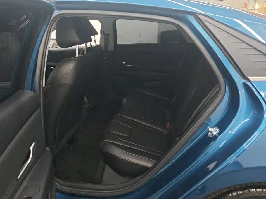 Hyundai Elantra 2020 — фото 11