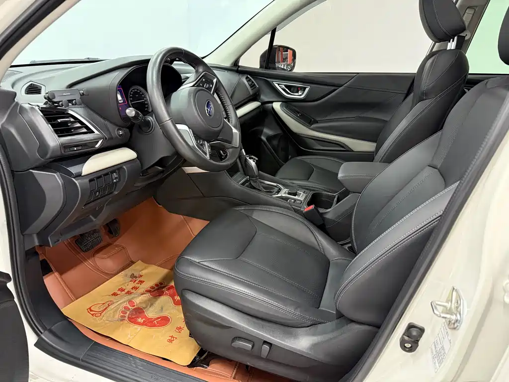Subaru Forester 2023 — фото 17