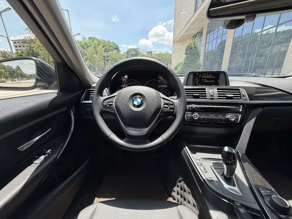 BMW 3 Series 2017 — фото 14