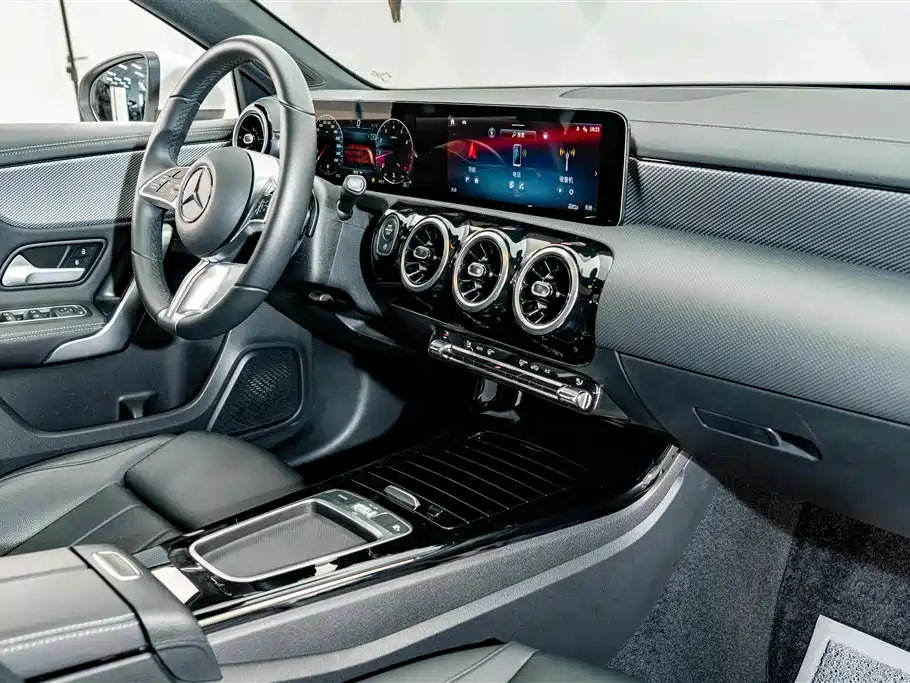 Mercedes-Benz A-Class 2024 — фото 17