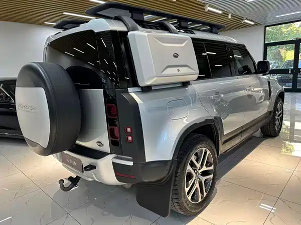 Land Rover Defender 2021