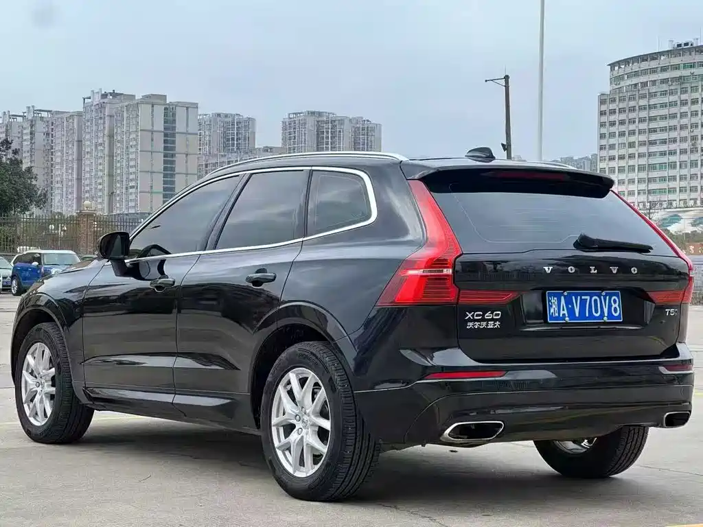 Volvo XC60 2019 — фото 9