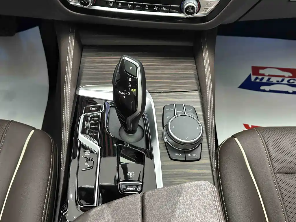 BMW 5 Series New Energy 2021 — фото 12