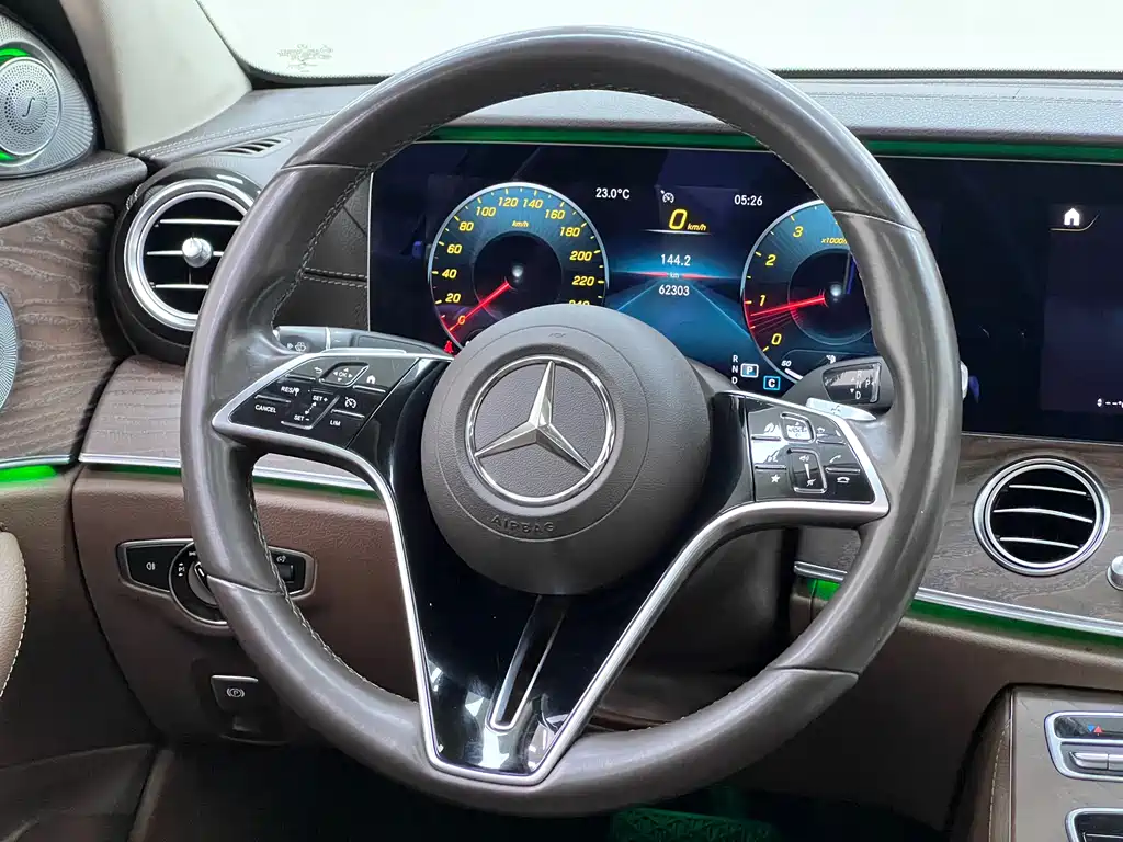 Mercedes-Benz E-Class 2021 — фото 25