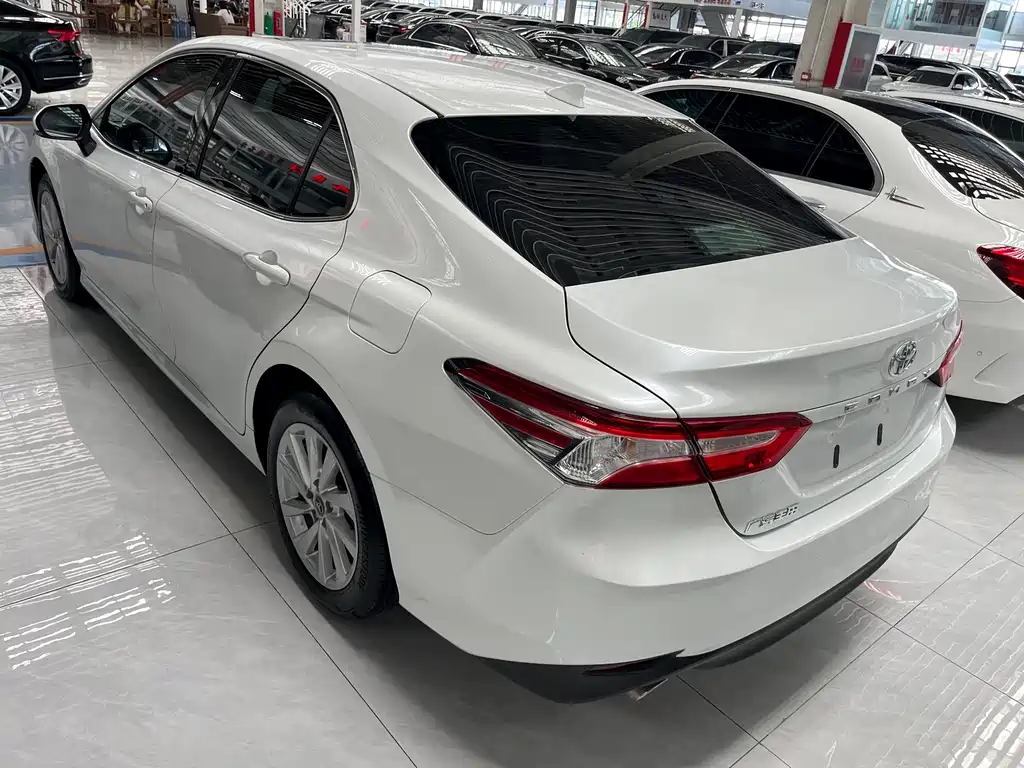 Toyota Camry 2023 — фото 9