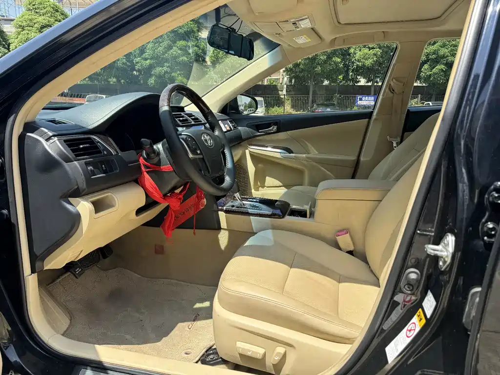 Toyota Camry 2015 — фото 6